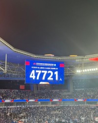 近5万人观战！申花vs泰山现场观众人数为47721人