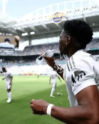 开云体育网址-TA独家：FIFA允许世界杯补水时间插播广告，限制时长2分10秒