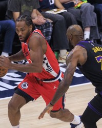 小卡：泰伦·卢起初不信我能场均出手12三分 我说你等着瞧吧