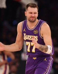 开云体育APP-东契奇30+15+8詹姆斯22+5+6 湖人客场不敌尼克斯